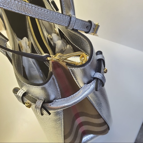 Burberry medium banner bag in silver - Picture 8 of 8